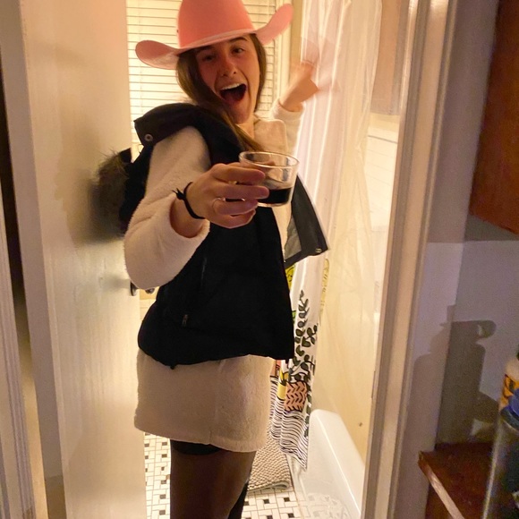 Meet your Posher, Kelly - Picture 1 of 4